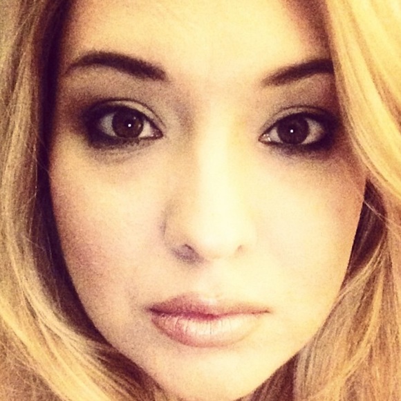 Meet your Posher, Cristal - Picture 1 of 2